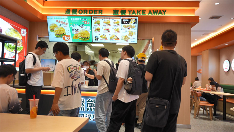 燃熊汉堡总部根据加盟店产品销量调整新品研发方向