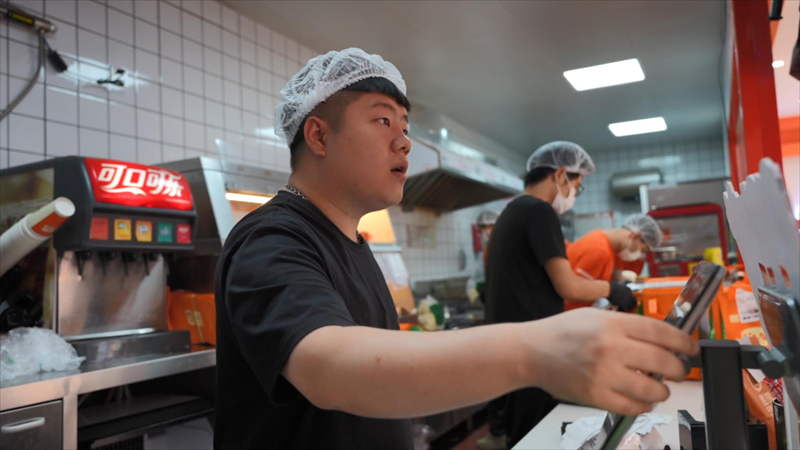 想开燃熊中国汉堡加盟店的投资者需要关注那些重点呢？