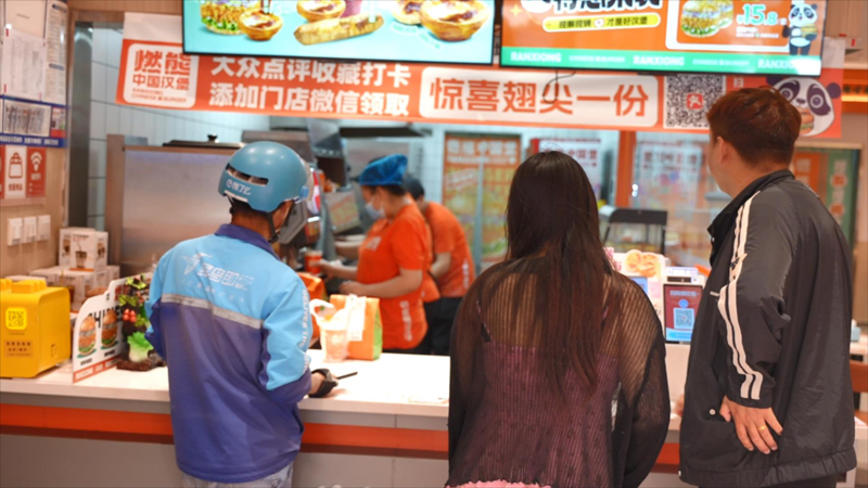 燃熊中国汉堡加盟店用产品口味与服务留住回头客
